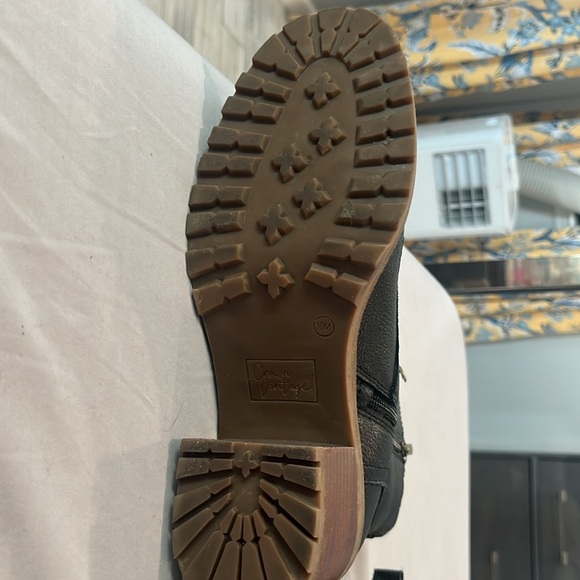 Crown Vintage lace up boots - Picture 3 of 9